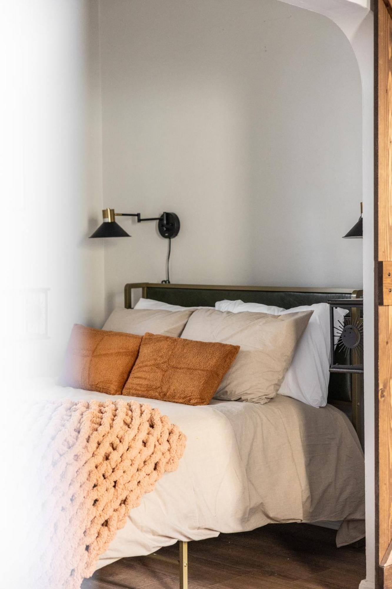 Ferienwohnung Mid-Century Modern Retreat In Little Italy Cleveland Exterior foto