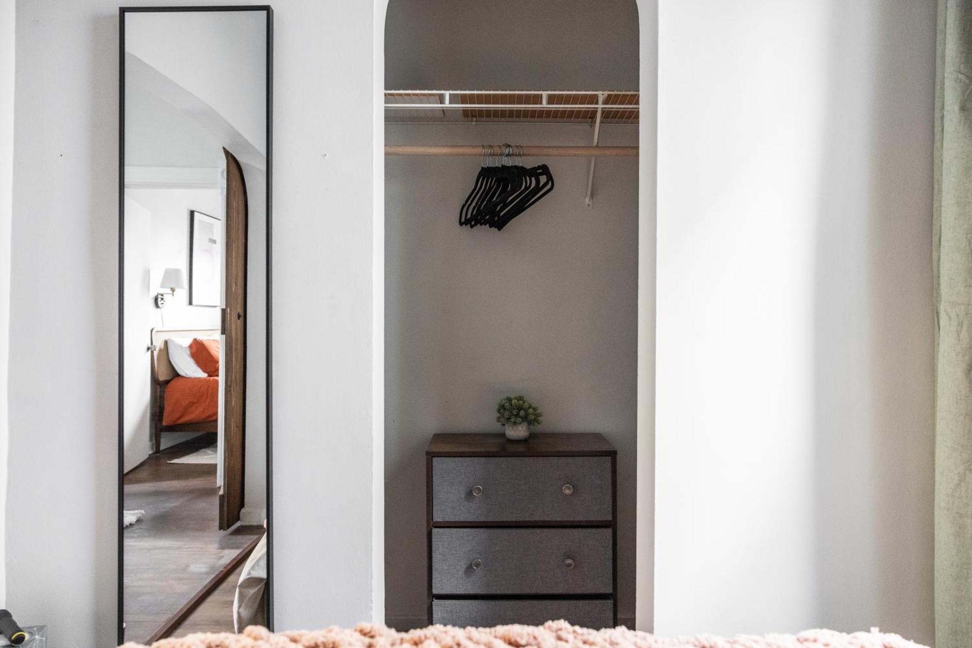 Ferienwohnung Mid-Century Modern Retreat In Little Italy Cleveland Exterior foto