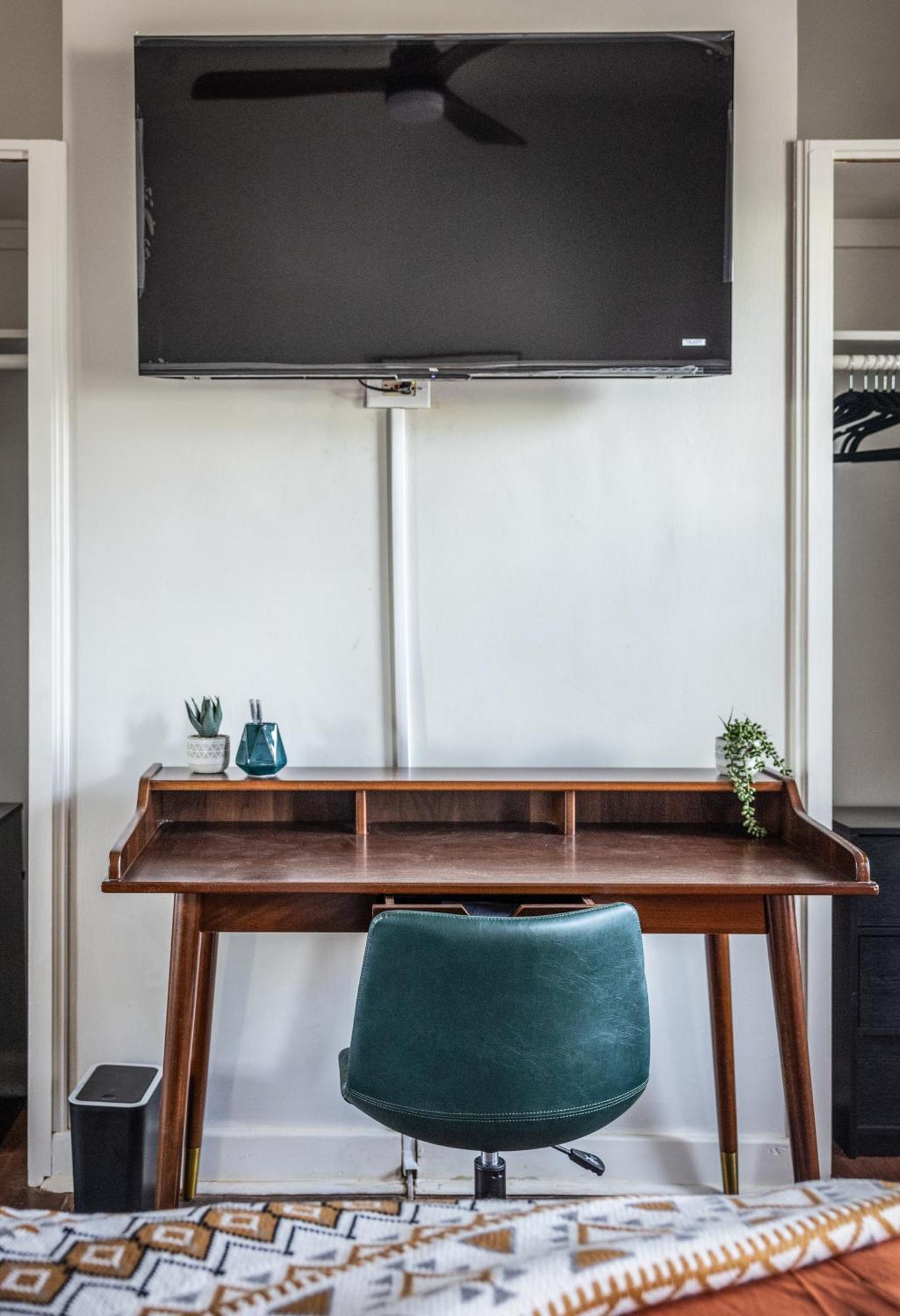 Ferienwohnung Mid-Century Modern Retreat In Little Italy Cleveland Exterior foto