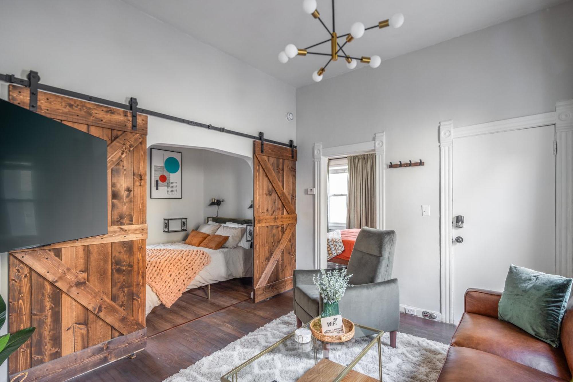Ferienwohnung Mid-Century Modern Retreat In Little Italy Cleveland Exterior foto